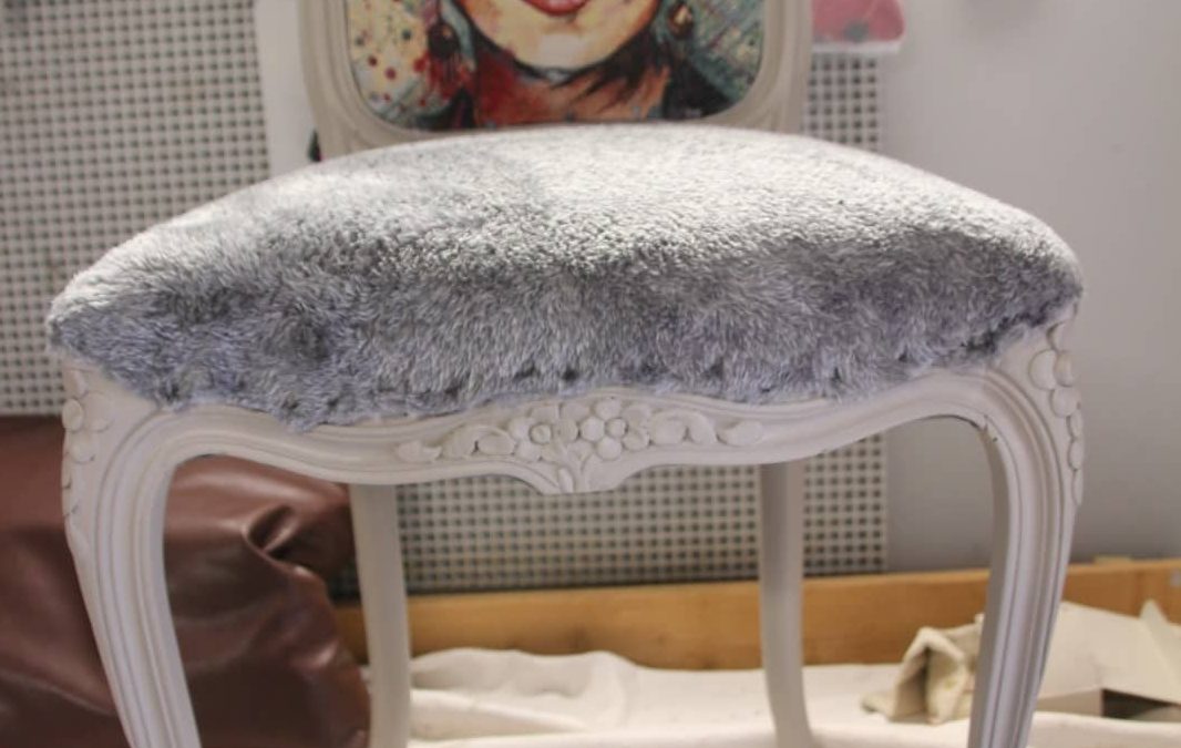 PARIGNARGUES | Muriel est tapissière décoratrice