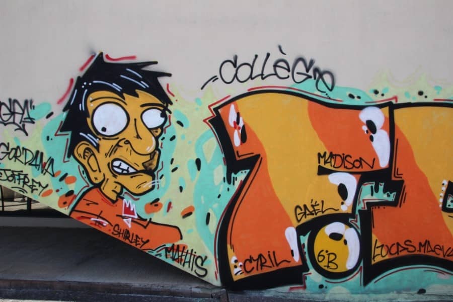 Saint-Geniès de Malgoirès | On écrit sur les murs à Frédéric Desmons