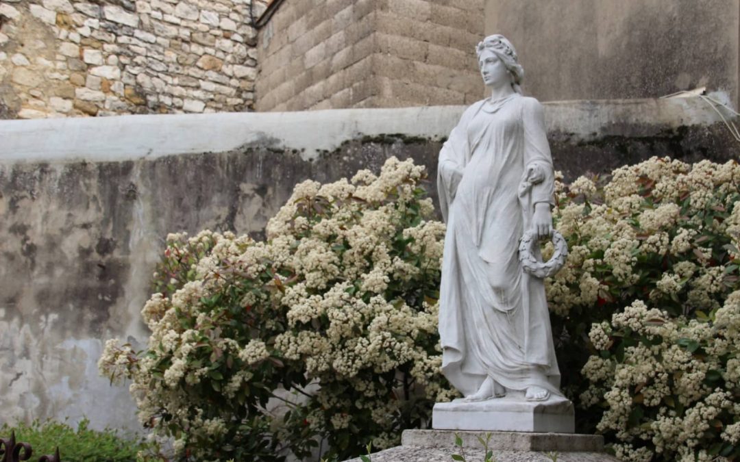 SAINT-MAMERT DU GARD | Une dame blanche centenaire